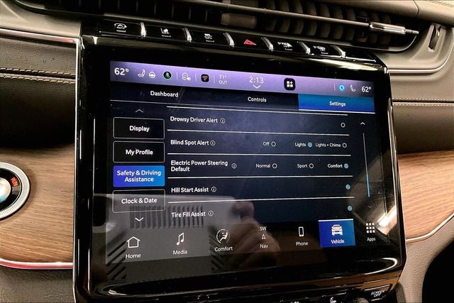 2024 Jeep Grand Cherokee Summit 4x4 - Pano Roof - Htd/Cooled Massaging Leather