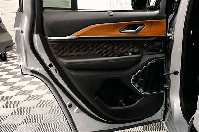 2022 Jeep Grand Cherokee Summit Reserve 4x4-Pano Roof-Htd/Cooled Massaging Leather