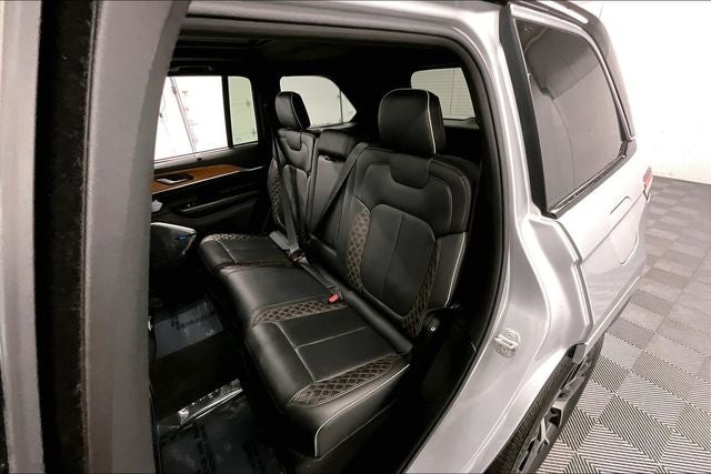 2022 Jeep Grand Cherokee Summit Reserve 4x4-Pano Roof-Htd/Cooled Massaging Leather