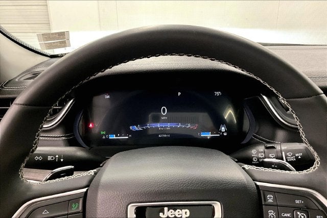 2023 Jeep Grand Cherokee L Limited 4x4-Pano Roof-Adaptive Cruise-Htd Seats