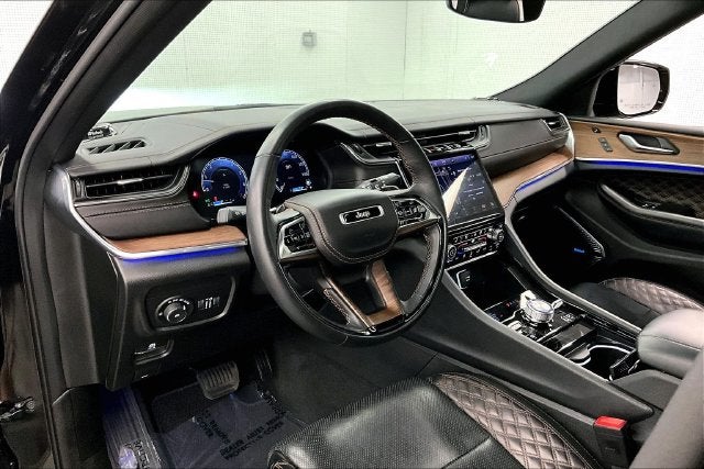 2025 Jeep Grand Cherokee L Summit 4x4-Pano Roof-Htd/Cooled Massaging Leather