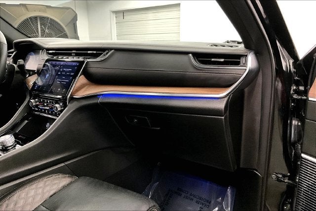 2025 Jeep Grand Cherokee L Summit 4x4-Pano Roof-Htd/Cooled Massaging Leather