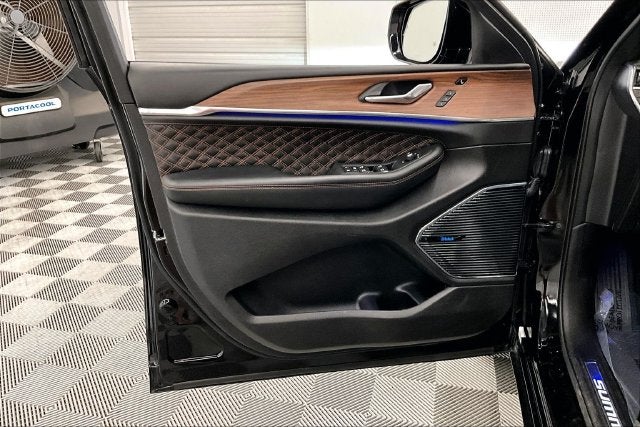 2025 Jeep Grand Cherokee L Summit 4x4-Pano Roof-Htd/Cooled Massaging Leather