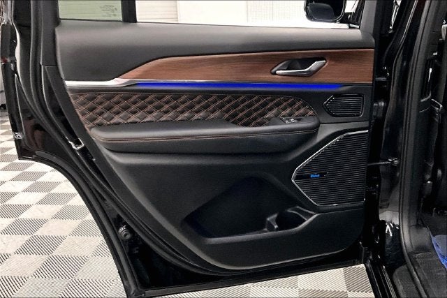 2025 Jeep Grand Cherokee L Summit 4x4-Pano Roof-Htd/Cooled Massaging Leather