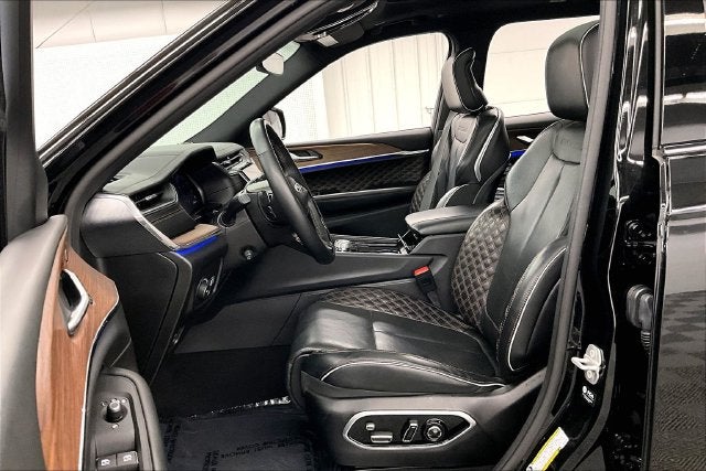 2025 Jeep Grand Cherokee L Summit 4x4-Pano Roof-Htd/Cooled Massaging Leather