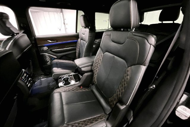 2025 Jeep Grand Cherokee L Summit 4x4-Pano Roof-Htd/Cooled Massaging Leather