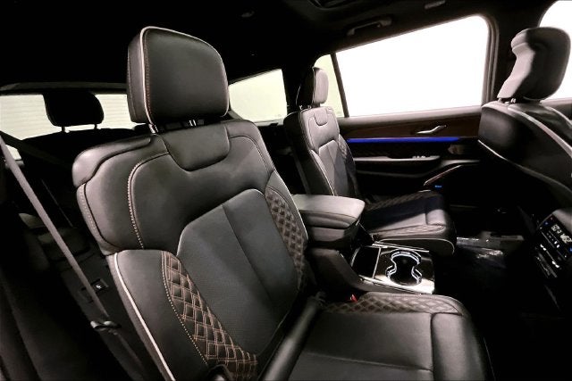 2025 Jeep Grand Cherokee L Summit 4x4-Pano Roof-Htd/Cooled Massaging Leather