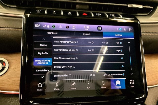 2025 Jeep Grand Cherokee L Summit 4x4-Pano Roof-Htd/Cooled Massaging Leather