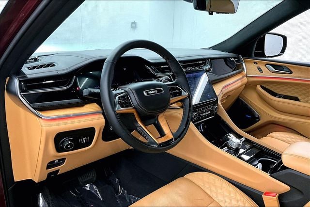 2025 Jeep Grand Cherokee L Summit 4x4-Pano Roof-Htd/Cooled Massaging Leather