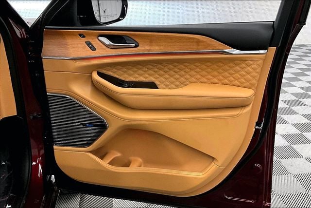 2025 Jeep Grand Cherokee L Summit 4x4-Pano Roof-Htd/Cooled Massaging Leather