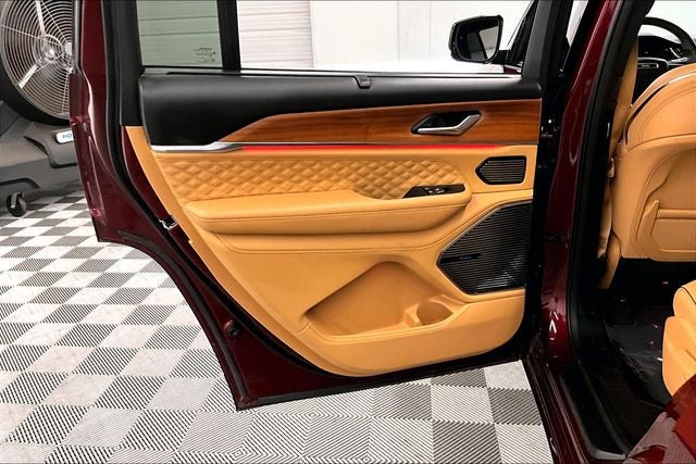 2025 Jeep Grand Cherokee L Summit 4x4-Pano Roof-Htd/Cooled Massaging Leather