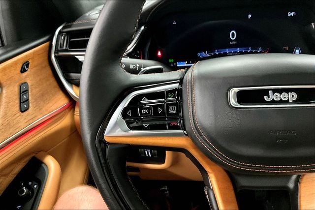 2025 Jeep Grand Cherokee L Summit 4x4-Pano Roof-Htd/Cooled Massaging Leather