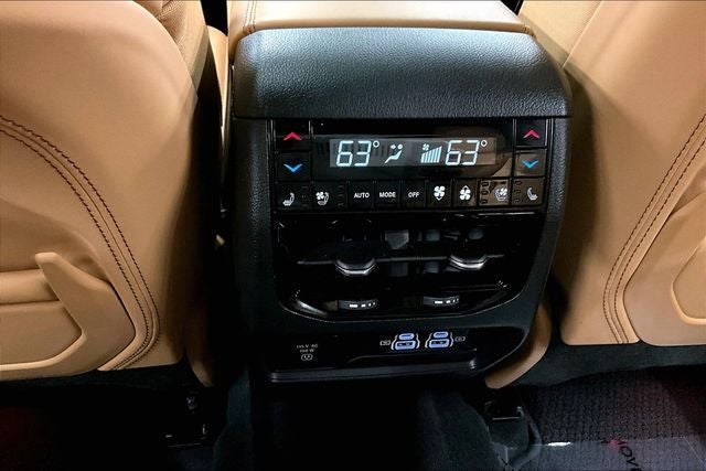 2025 Jeep Grand Cherokee L Summit 4x4-Pano Roof-Htd/Cooled Massaging Leather