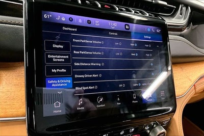 2025 Jeep Grand Cherokee L Summit 4x4-Pano Roof-Htd/Cooled Massaging Leather