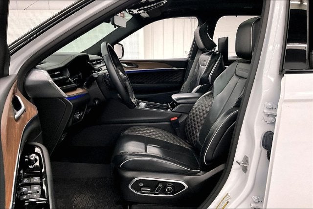 2023 Jeep Grand Cherokee L Summit 4x4-Pano Roof-Htd/Cooled Massaging Leather-DVD