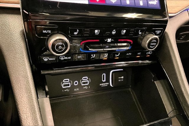 2023 Jeep Grand Cherokee L Summit 4x4-Pano Roof-Htd/Cooled Massaging Leather-DVD