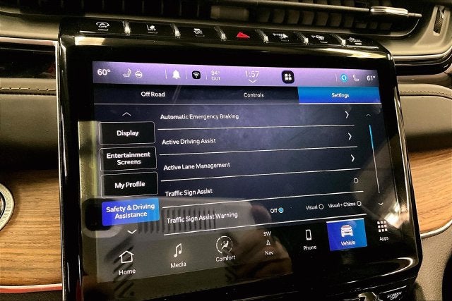 2023 Jeep Grand Cherokee L Summit 4x4-Pano Roof-Htd/Cooled Massaging Leather-DVD