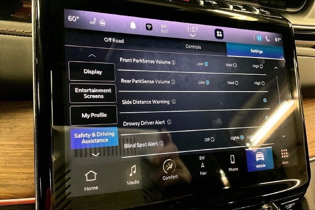 2023 Jeep Grand Cherokee L Summit 4x4-Pano Roof-Htd/Cooled Massaging Leather-DVD