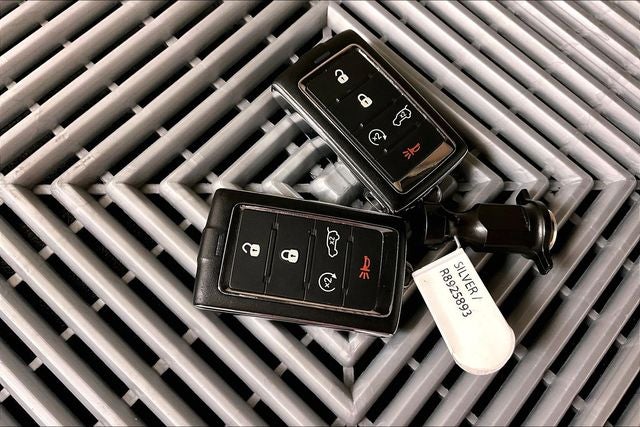 2024 Jeep Grand Cherokee L Summit 4x4 - Pano Roof - Htd/Cooled Massaging Seats