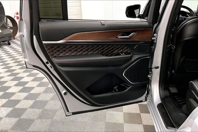 2024 Jeep Grand Cherokee L Summit 4x4 - Pano Roof - Htd/Cooled Massaging Seats