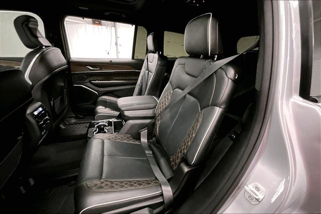 2024 Jeep Grand Cherokee L Summit 4x4 - Pano Roof - Htd/Cooled Massaging Seats