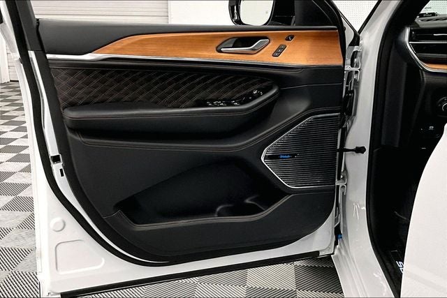 2023 Jeep Grand Cherokee L Summit 4x4 - Pano Roof - Htd/Cooled Massaging Leather