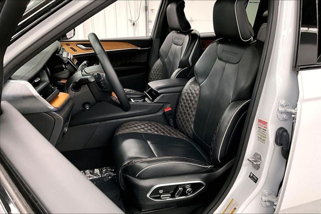 2023 Jeep Grand Cherokee L Summit 4x4 - Pano Roof - Htd/Cooled Massaging Leather