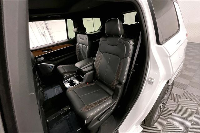 2023 Jeep Grand Cherokee L Summit 4x4 - Pano Roof - Htd/Cooled Massaging Leather