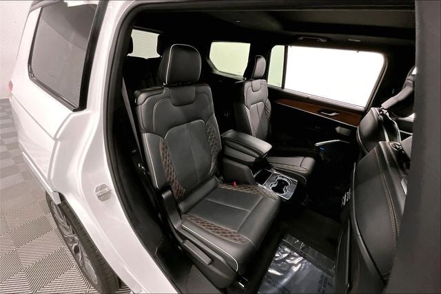 2023 Jeep Grand Cherokee L Summit 4x4 - Pano Roof - Htd/Cooled Massaging Leather