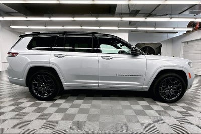 2025 Jeep Grand Cherokee L Summit 4X4-Sunroof-Navigation