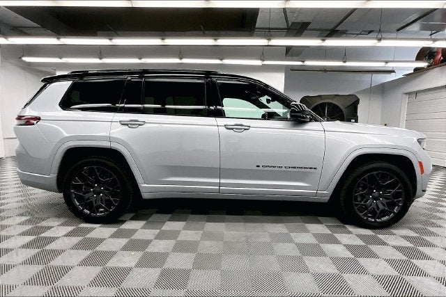 2025 Jeep Grand Cherokee L Summit 4X4-Sunroof-Navigation