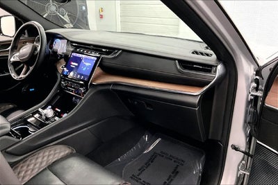 2025 Jeep Grand Cherokee L Summit 4X4-Sunroof-Navigation