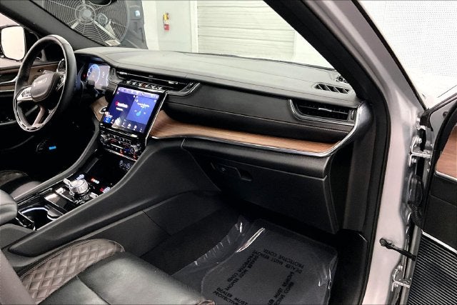 2025 Jeep Grand Cherokee L Summit 4X4-Sunroof-Navigation
