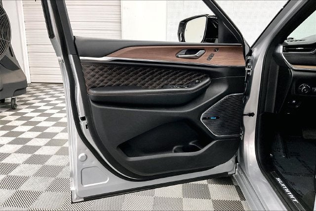 2025 Jeep Grand Cherokee L Summit 4X4-Sunroof-Navigation