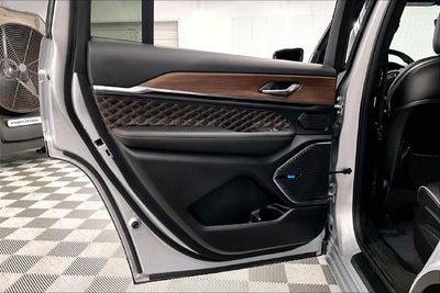 2025 Jeep Grand Cherokee L Summit 4X4-Sunroof-Navigation