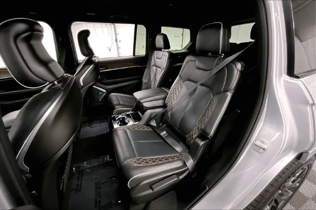 2025 Jeep Grand Cherokee L Summit 4X4-Sunroof-Navigation