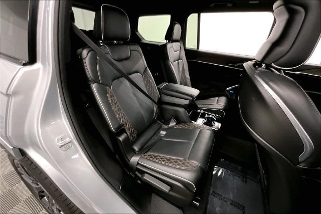 2025 Jeep Grand Cherokee L Summit 4X4-Sunroof-Navigation