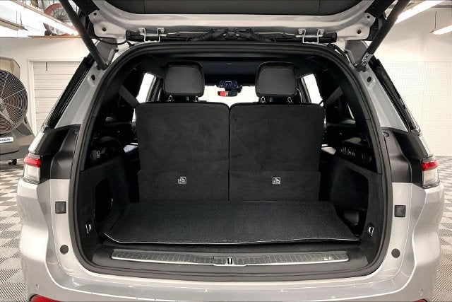 2025 Jeep Grand Cherokee L Summit 4X4-Sunroof-Navigation