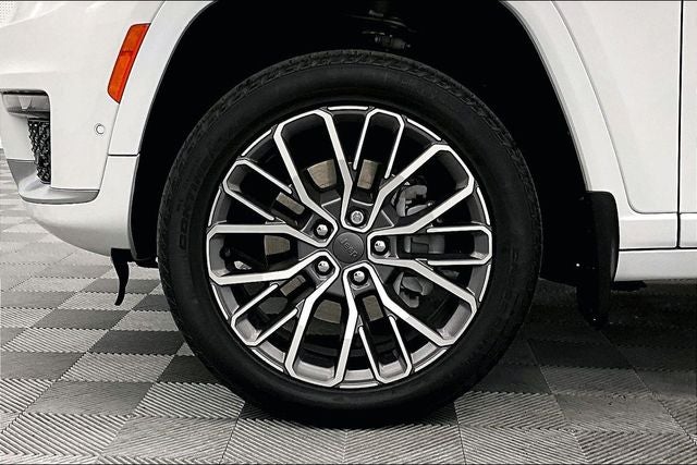 2023 Jeep Grand Cherokee L Summit 4x4 - Reserve Pkg - Htd/Cooled Massaging Seats