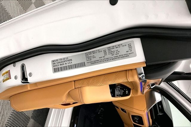 2023 Jeep Grand Cherokee L Summit 4x4 - Reserve Pkg - Htd/Cooled Massaging Seats