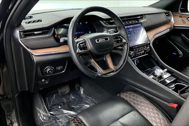 2023 Jeep Grand Cherokee L Summit 4x4-Pano Roof-Htd/Cooled Massaging Leather