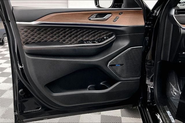 2023 Jeep Grand Cherokee L Summit 4x4-Pano Roof-Htd/Cooled Massaging Leather