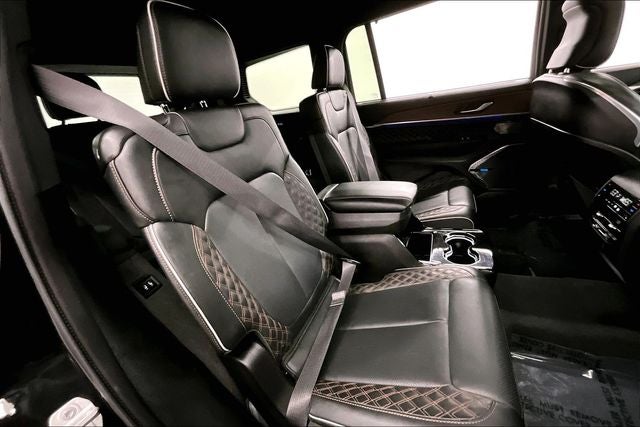 2023 Jeep Grand Cherokee L Summit 4x4-Pano Roof-Htd/Cooled Massaging Leather