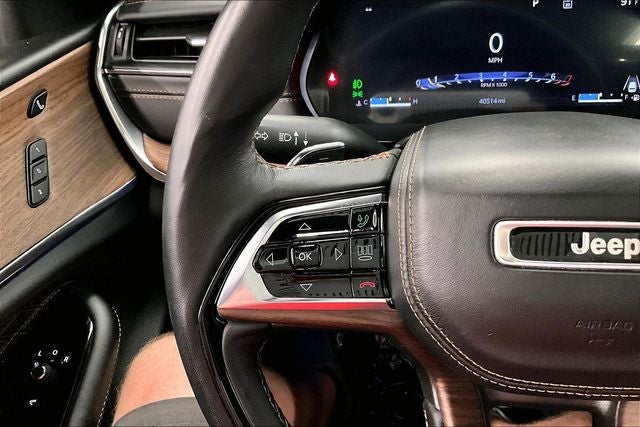 2023 Jeep Grand Cherokee L Summit 4x4-Pano Roof-Htd/Cooled Massaging Leather