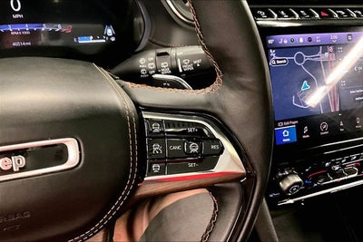 2023 Jeep Grand Cherokee L Summit 4x4-Pano Roof-Htd/Cooled Massaging Leather