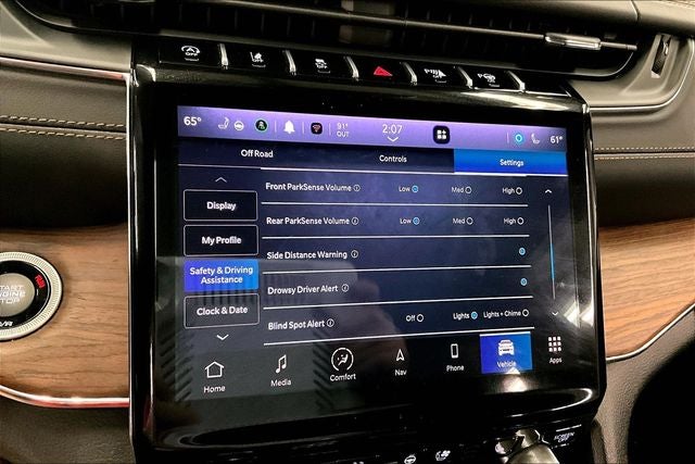 2023 Jeep Grand Cherokee L Summit 4x4-Pano Roof-Htd/Cooled Massaging Leather