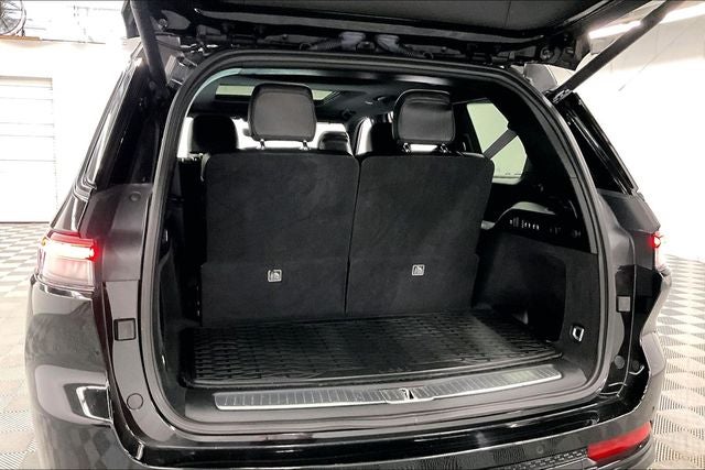 2023 Jeep Grand Cherokee L Summit 4x4-Pano Roof-Htd/Cooled Massaging Leather