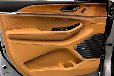 2023 Jeep Grand Cherokee L Summit 4x4 - Pano Roof - Htd/Cooled Massaging Seats