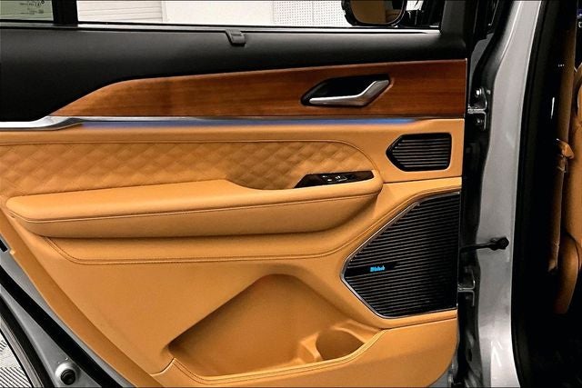 2023 Jeep Grand Cherokee L Summit 4x4 - Pano Roof - Htd/Cooled Massaging Seats