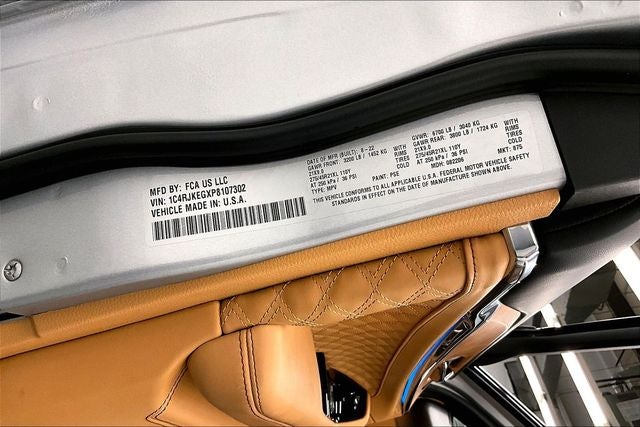 2023 Jeep Grand Cherokee L Summit 4x4 - Pano Roof - Htd/Cooled Massaging Seats